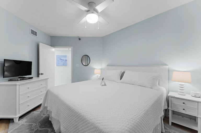 Bedroom 2, White Caps 302, Baldwin