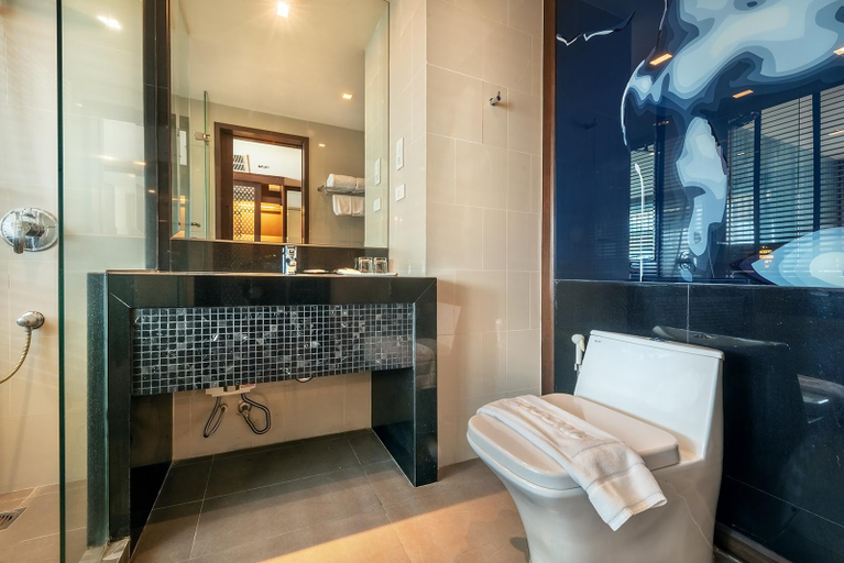 Bathroom 8