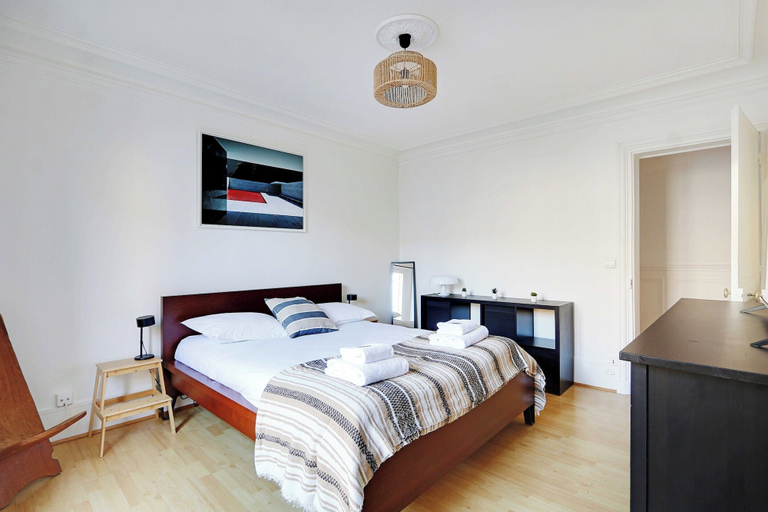 Bedroom 4, Experience the Parisian Lifestyle: 2BR Near Porte Maillot, Paris