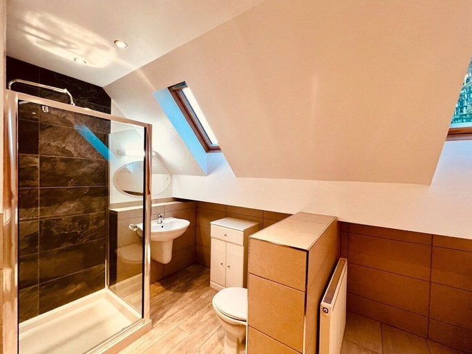 Bathroom 4, Lodges On Loch Ness, Highland