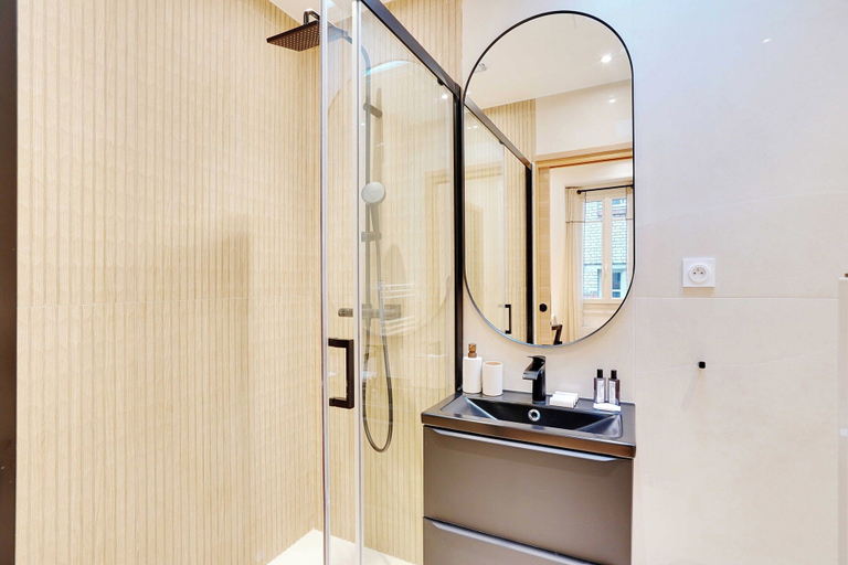 Bathroom 4, Magnificent Apartment 1BR/4P - Arc de Triomphe, Hauts-de-Seine
