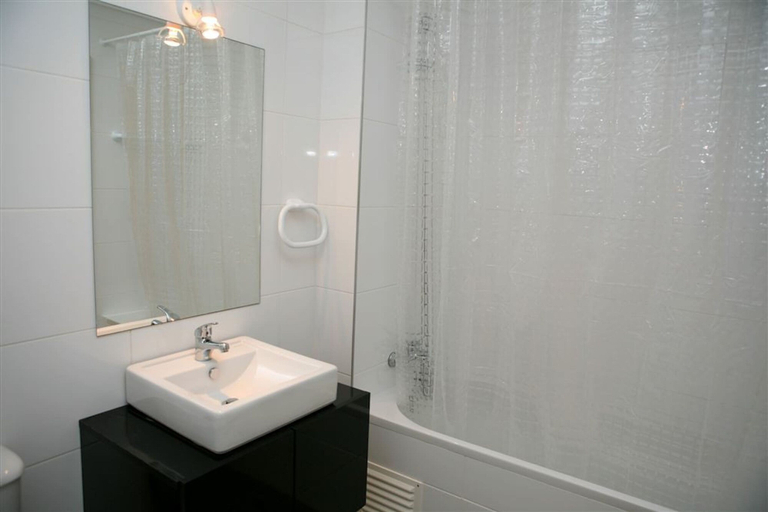 Room 3, 08 - B600 in Portim o, Portimão
