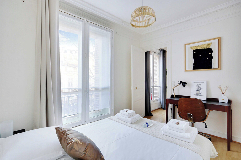 Bedroom 3, Experience Parisian Lifestyle: 2BR, Porte Maillot, Paris