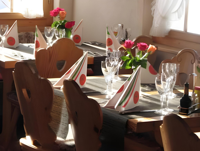 Food & Drinks 5, Hotel Gravas Lodge - Das Hotel fur Gaste mit Hund, Surselva
