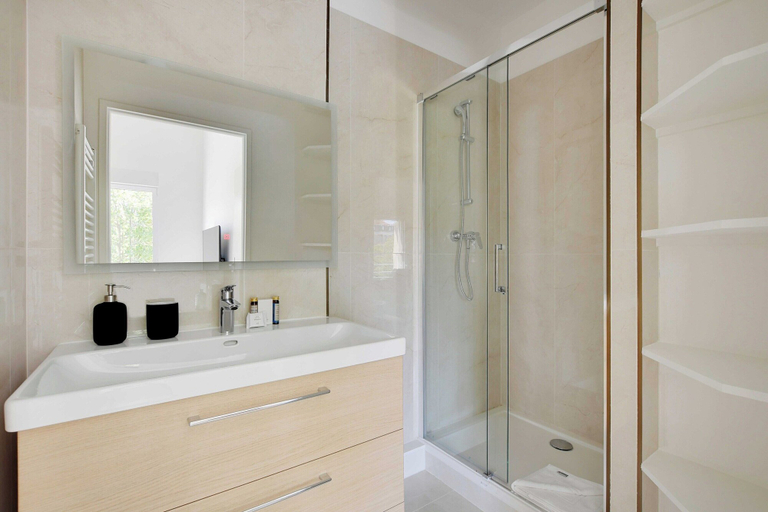 Bathroom, Modern Apartment-1bd/4p-pmr-nogent-sur-marne, Val-de-Marne