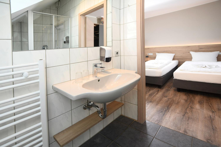 Bathroom 4, Hotel Kiekenstein, Höxter