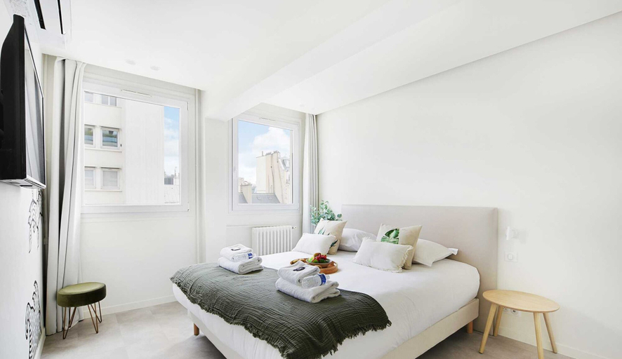 Bedroom 3, Elegant Apartment - 2br/6p - Faubourg-du-roule, Paris