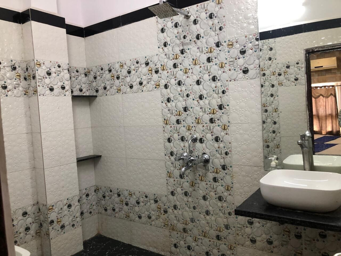 Bathroom 4, Hotel Siddhartha, Ujjain