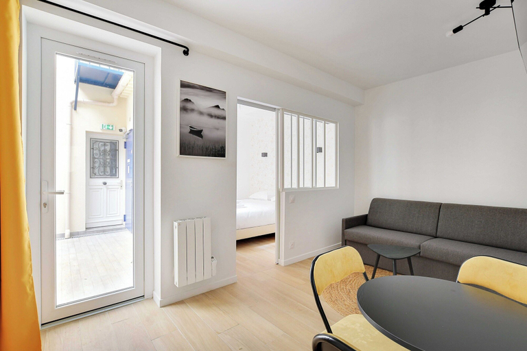 Living area 4, Newly Renovated Appartement Hotel Residence, Paris