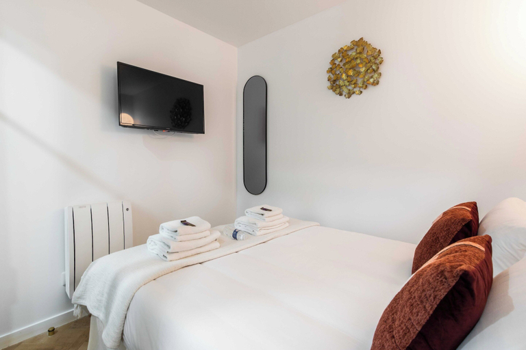 Bedroom 3, Chic, Comfortable Flat Near rue Montmartre, Paris