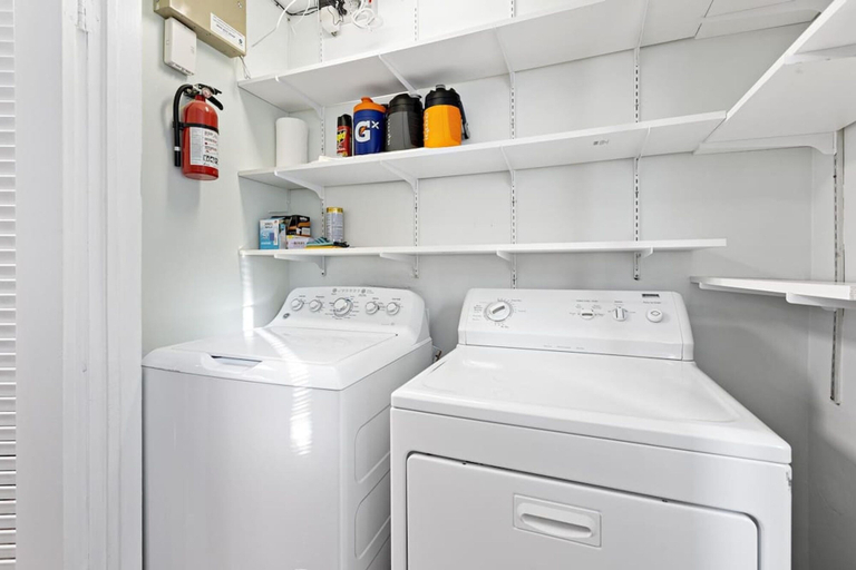 Room 2, Adorable Villa With Water Front in Pompano, Broward
