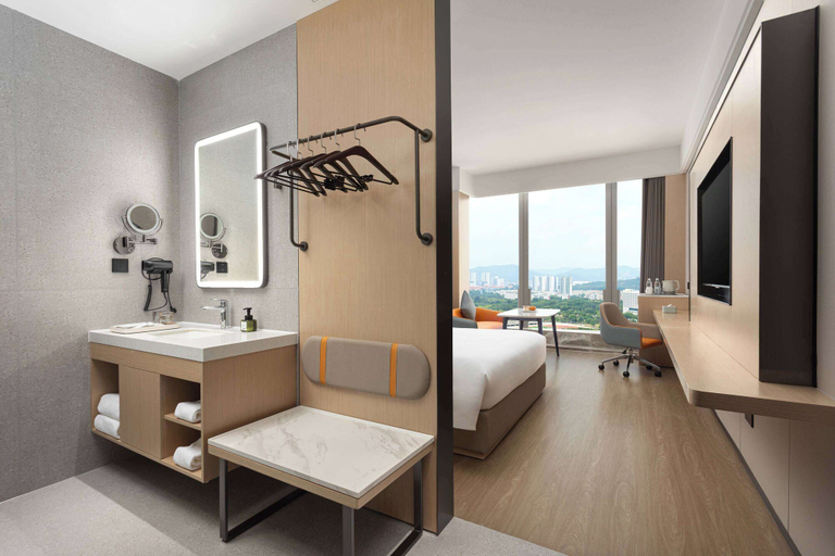 Bathroom 4, Days Inn By Wyndham Zhuhai Tangjiawan, Zhuhai