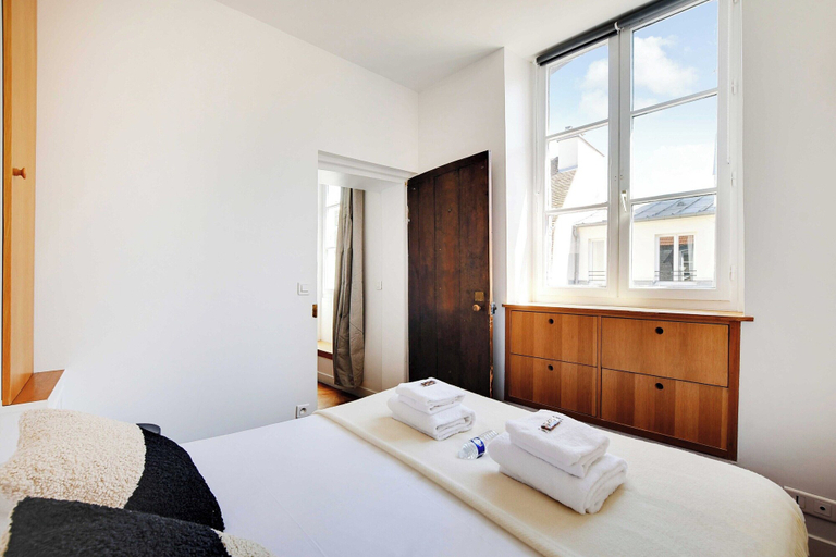 Room 5, Spacious Duplex - 2br/6p - Le Marais, Paris