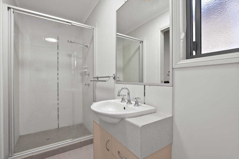 Bathroom 3, Emerald Green Village, Emerald