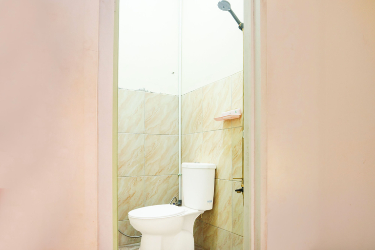 Bathroom 5, Hotel O Lampung Near Rs. Mitra Husada Formerly Takana Homestay, Tanggamus