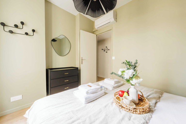 Bedroom 4, Cosy Apartment - 2br/5p - Jardin du Luxembourg, Paris