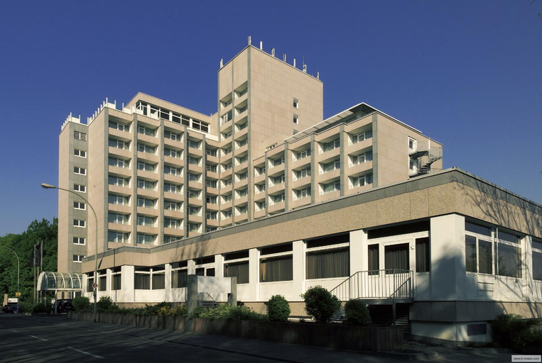 Exterior & Views 24