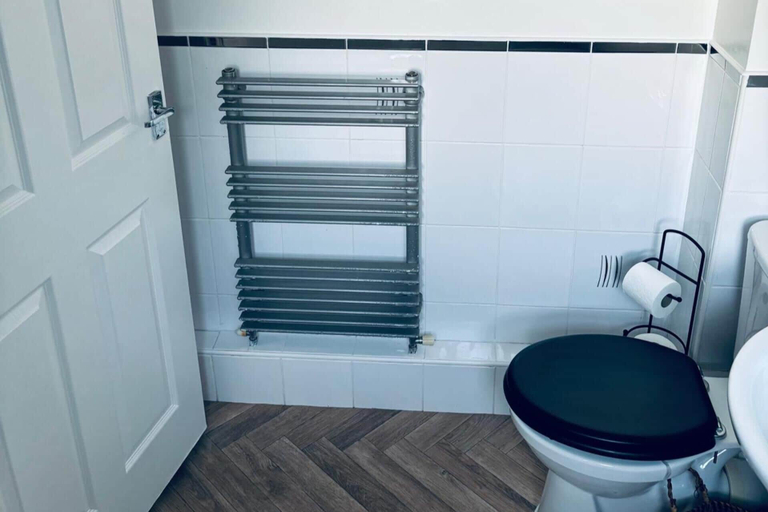 Bathroom 4, House - Sleeps 6, Hot-tub & Free Parking, Lancashire