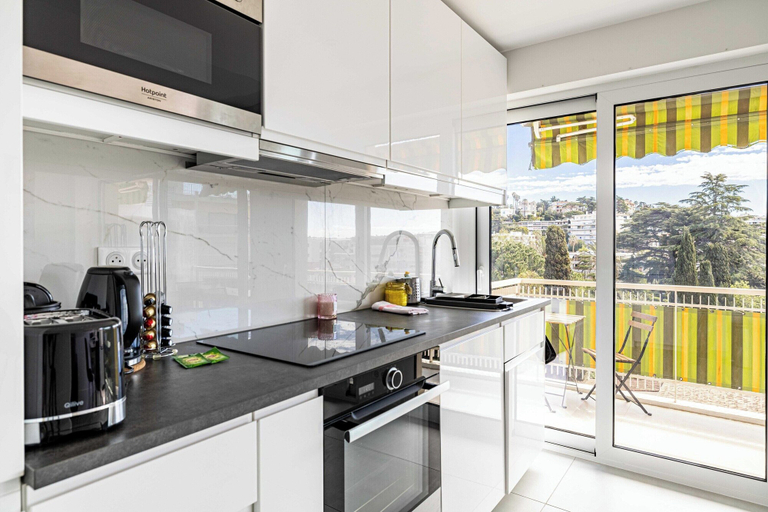Private kitchen 2, Elegance and Serenity With Terrace, View & A/C, Alpes-Maritimes