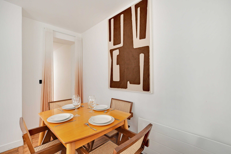 Dining 5, Splendid Apartment With A/C - 2ch/6p - St Germain, Paris