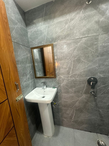 Bathroom 4, Hotel Star Marigold, Delhi