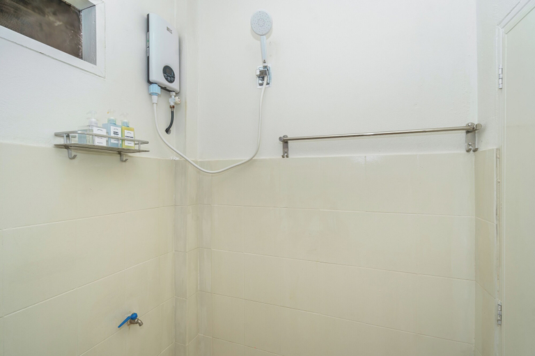 Bathroom 3, Lanta Beachfront Resort, Ko Lanta