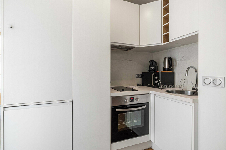Private kitchen, Cozy Renovated Apartment - Meynadier Cannes, Alpes-Maritimes