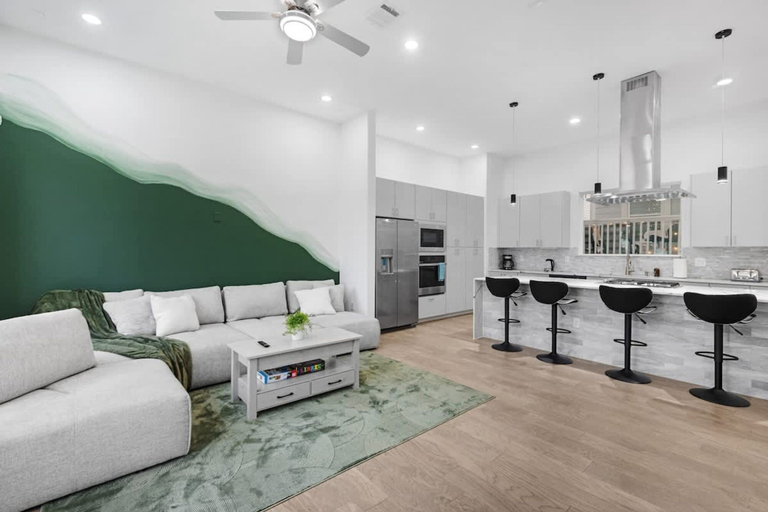 Room 2, Luxurious 3 Bed3 Bath Near Downtown Houston, Houston