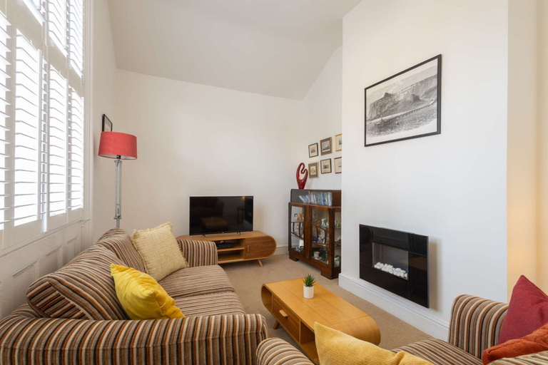 Room 5, Host Stay Chatsworth Court Apartment, North Yorkshire