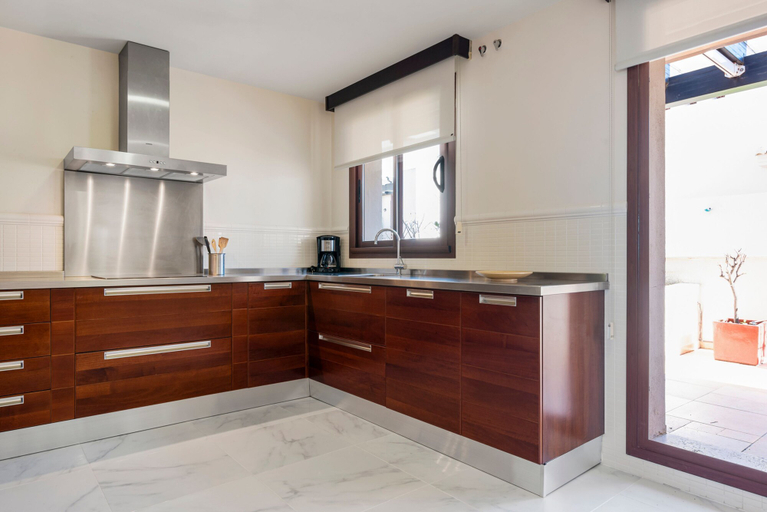 Room 3, Stylish Apartment With Pool in Marbella - Ref M51, Málaga