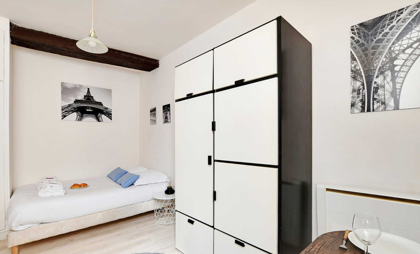 Bedroom 3, Amazing Studio in the heart of the Marais, Paris