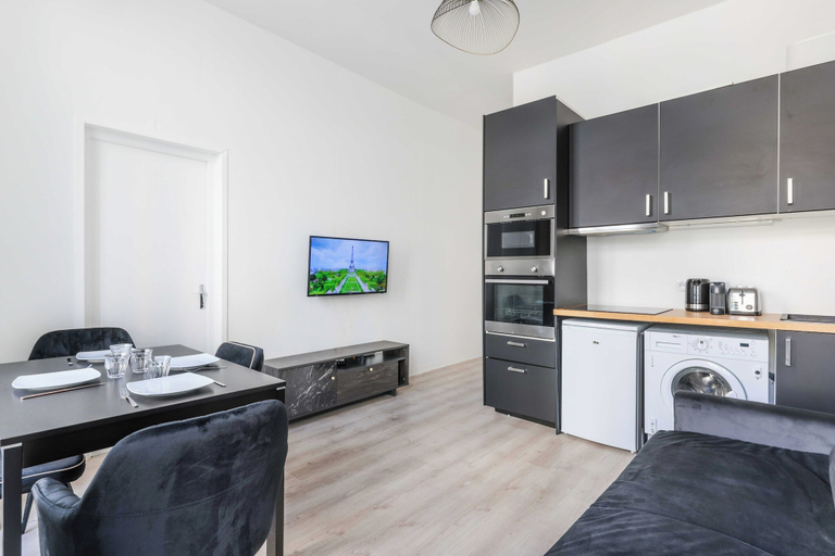 Private kitchen 3, Elegant Apartment - 1br/4p - Parc de Belleville, Paris
