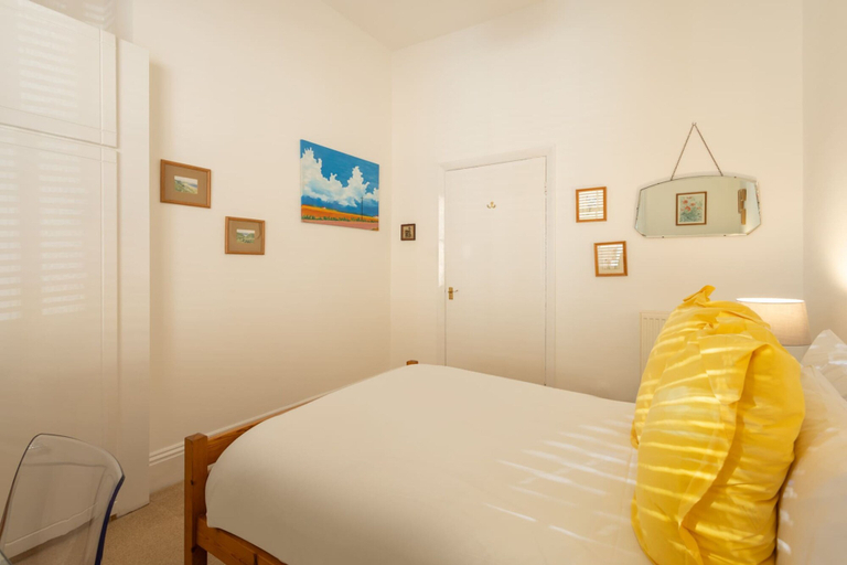 Room 2, Host Stay Chatsworth Court Apartment, North Yorkshire