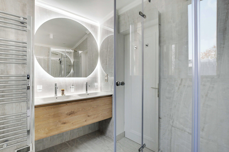 Bathroom 5, Stunning Apartment - 3br/6p - La Dafense, Hauts-de-Seine
