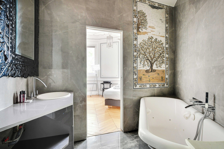 Bathroom 4, Magnificent Appt - 2bd/4p - Champs-elysees/alma, Paris