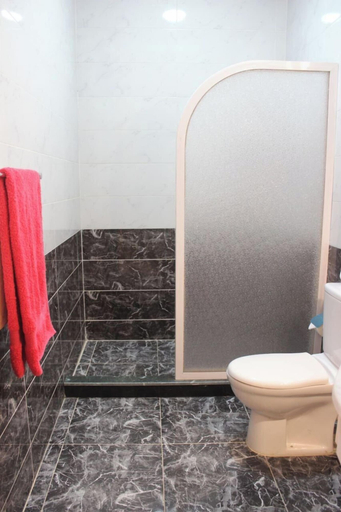 Bathroom 2, Morning Star, Luxor