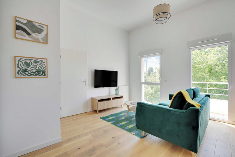 Living area 2, Modern Apartment-1bd/4p-pmr-nogent-sur-marne, Val-de-Marne