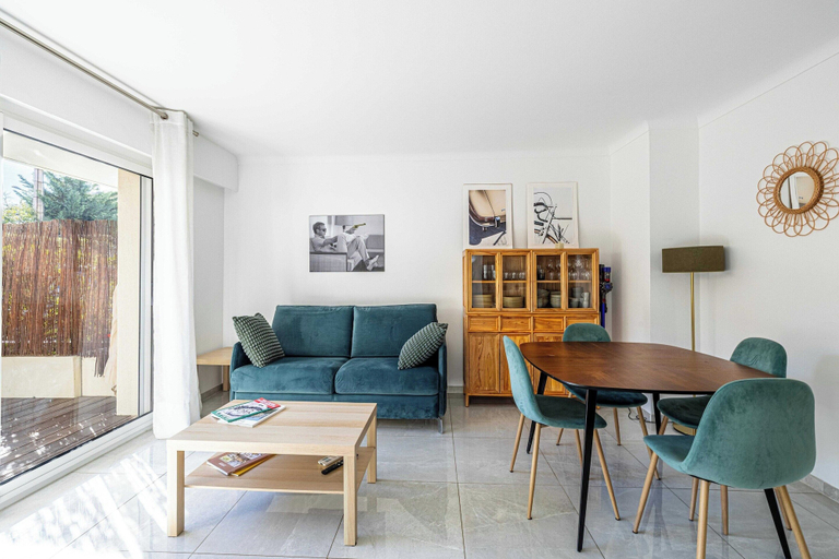 Dining 5, Charming Apartment With Large Terrace, Alpes-Maritimes