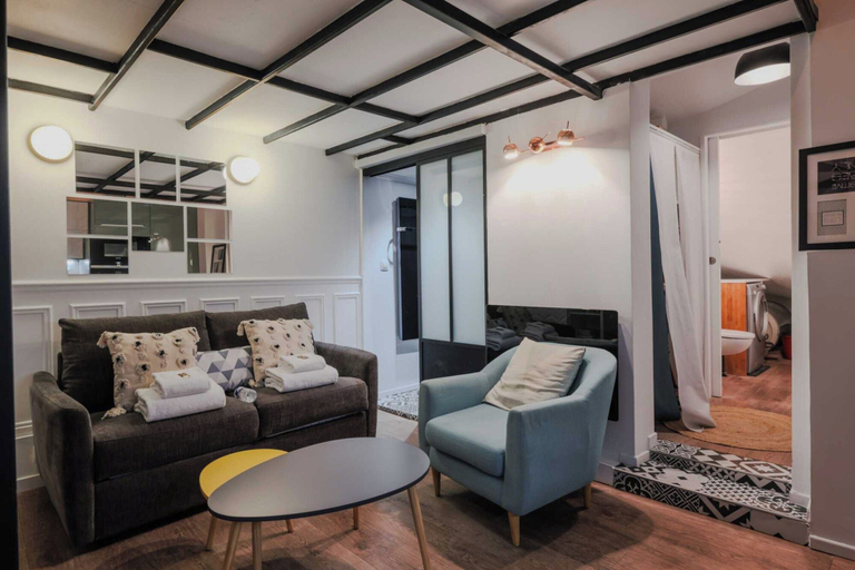 Living area 3, Comfortable Duplex in the Heart of Paris!, Paris