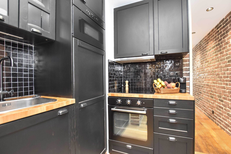 Private kitchen 5, Magnificent apartment- 2BR/6P - Arts et Métiers, Paris