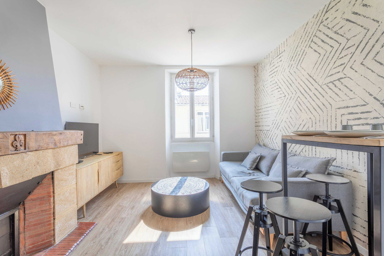 Living area 5, Charming 1 Bed/4floor Apartment Marseille Notre Dame Du Mont, Bouches-du-Rhône
