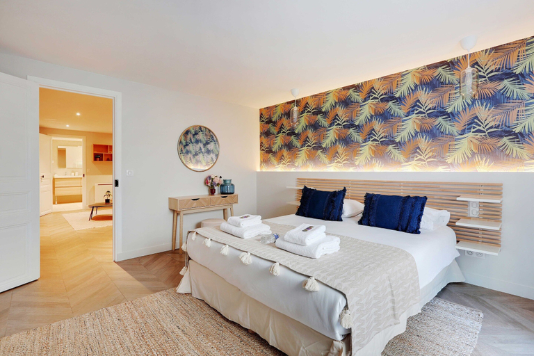 Room 5, Spacious Apartment - 4br/10p - Place de la Republique, Paris