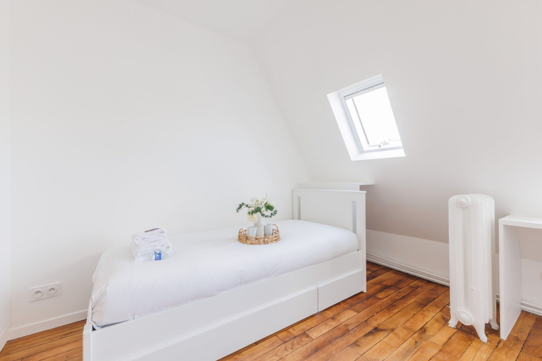 Room 5, Cozy Studio Renovated Rue Bugeaud, Paris