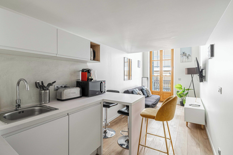 Private kitchen, Bright Duplex With a Mezzanine - Cannes Center, Alpes-Maritimes