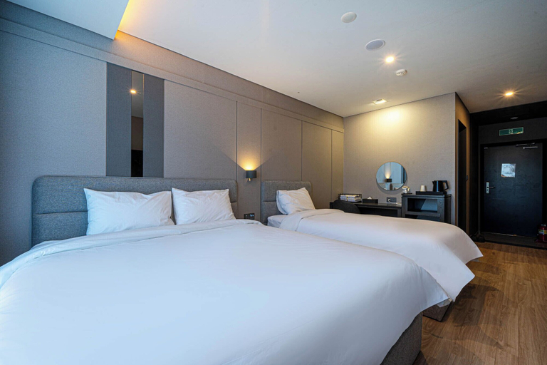 Bedroom 4, The Western Busan Hotel by StayNEO, Gangseo