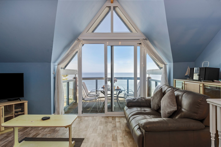 Room 3, The Chandlery - Panoramic Sea Views With Parking, Pembrokeshire