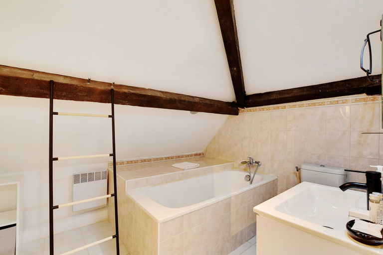 Bathroom 2, Comfortable Apartment - 2br/6p - Batignolles, Paris