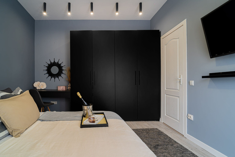 Room 2, Chic Black White 2BR Retreat on Dambovitei, Municipiul Bucuresti