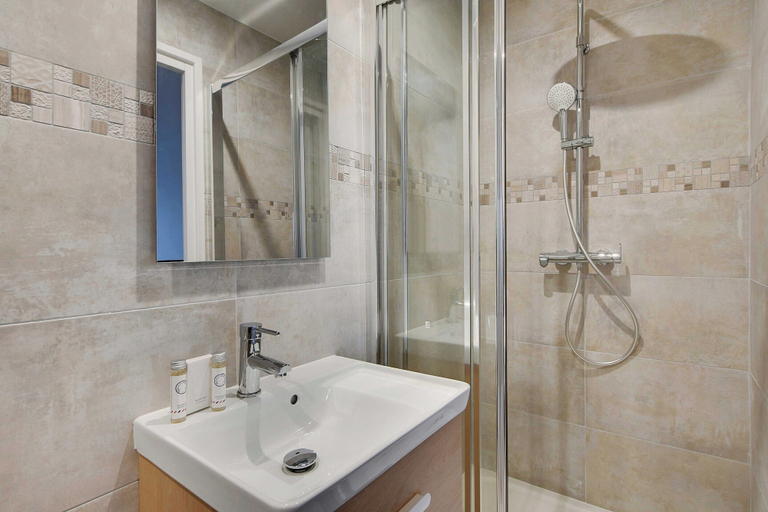 Bathroom, Charming Studio - 2P - Kremlin-bicetre, Val-de-Marne
