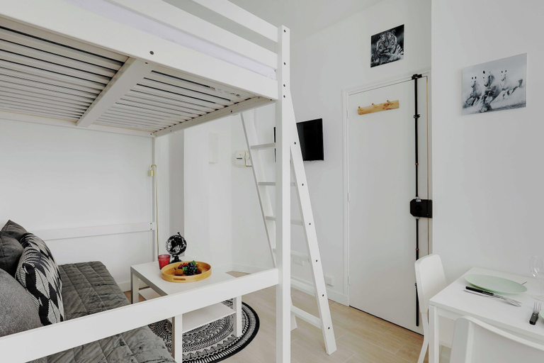 Interior, Modern Studio - 4P - Epinettes, Paris